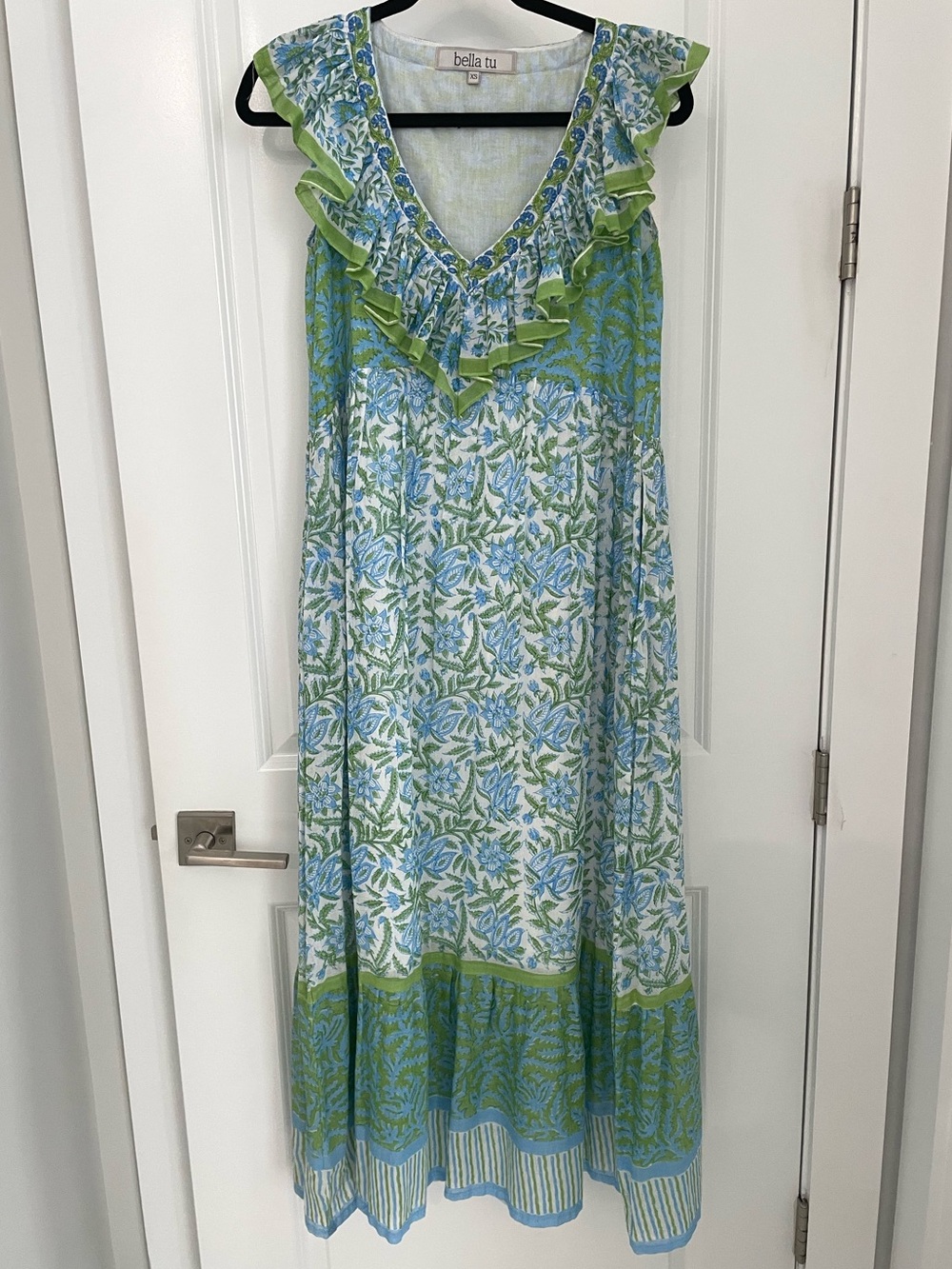 NEW Bella Tu Ruffle Neck Maxi Dress Resort Vacation Sundress.                L16